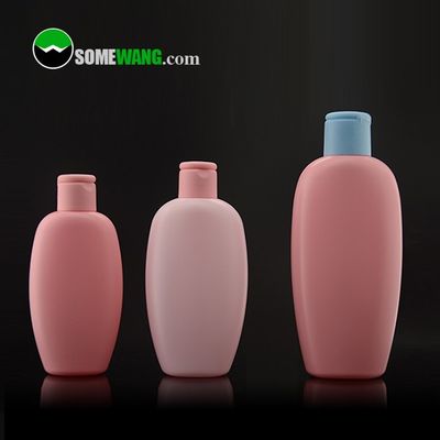 La botella plana 100ml 138ml 200ml del PE modificó la botella para requisitos particulares cosmética